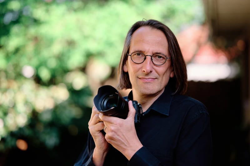 Jürgen Banda-Hansmann with his camera on location in Cape Town, owner and corporate photographer at Jürgen's Photography